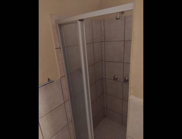 1 BEDROOM PROPERTY TO RENT IN KANNONIERS PARK